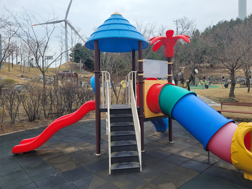 영덕신재생에너지전시관 놀이터(어린이 야외 놀이터) 사진